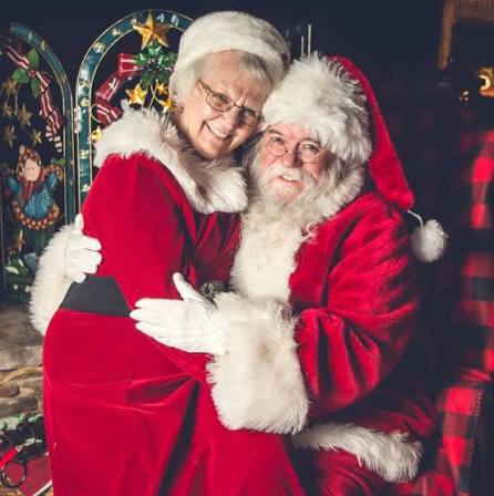 Item ET 1 - Have Santa Visit Your House or Party valued at Priceless